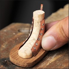 Tiny sneaker earrings to elevate your style!