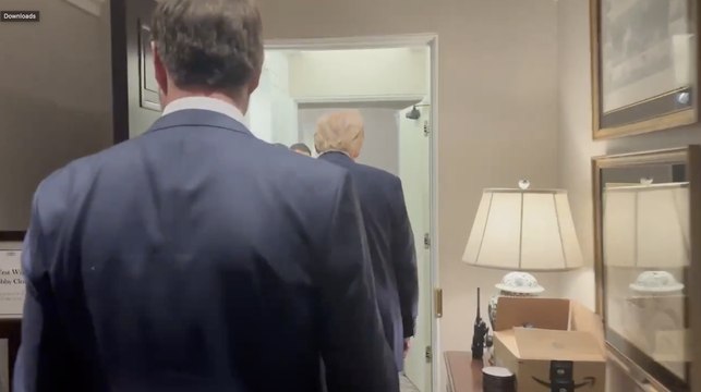 JD Vance deslumbrado durante su primera visita a la Oficina Oval de la Casa Blanca