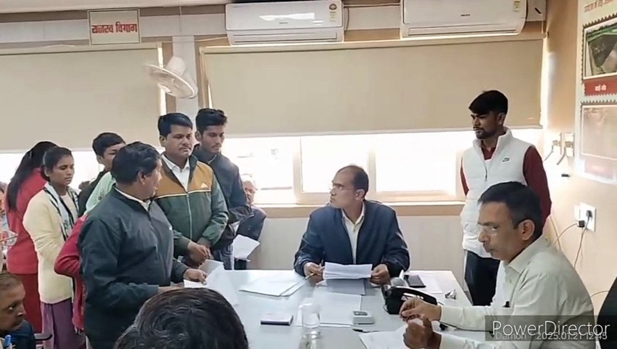 दिव्यांग पति को मृत बता छह साल से विधवा पेंशन ले रही महिला, खुद को जिंदा साबित करने दिव्यांग खा रहा दर-दर ठोकरें
