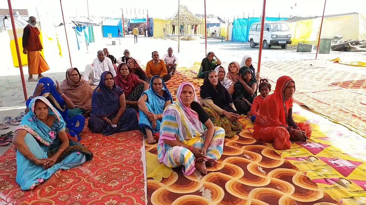 स्पेशल स्टोरी,फर्रुखाबाद- मिनी कुंभ श्री राम नगरिया मेले में गंगा के तट पर छोटे शिविर बनाकर रहते लोग कर रहे कल्पवास,नियम और संयम के साथ जीवन बिताना ही कल्पवास,कल्पवास के क्या हैं नियम