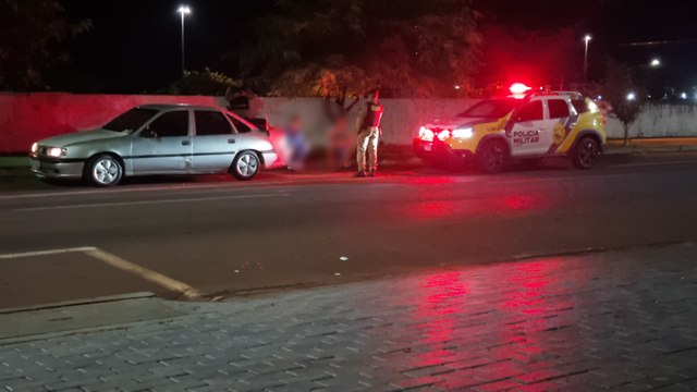 Sem CNH e com documento atrasado, motorista tem carro apreendido pela PM