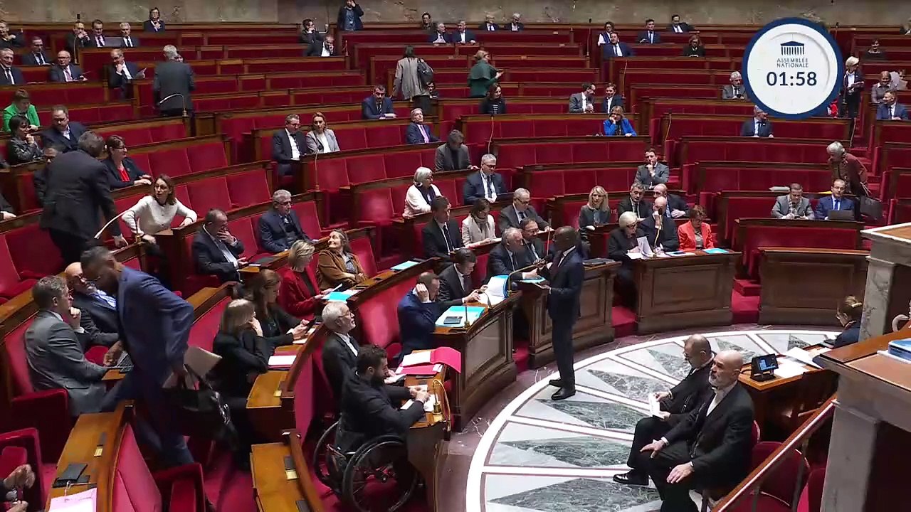 1ère séance : Questions au Gouvernement ; Urgence pour Mayotte (vote solennel) ; Exercice de la démocratie agricole ; Diverses dispositions d'adaptation au droit de l'UE - Mercredi 22 janvier 2025