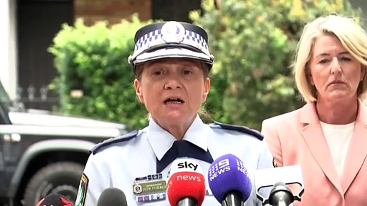 Two off duty police officers assaulted in central Sydney