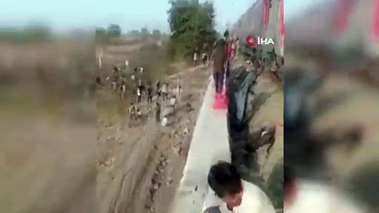 Raylara inen yolculara tren çarptı: Ölü ve yaralılar var!