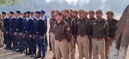 खबर लग चुकी है....बदमाशों से लोहा लेने में जान गंवाने वाले जांबाज इंस्पेक्टर को पुलिस लाईन में नम आंखों से दी गई अंतिम सलामी