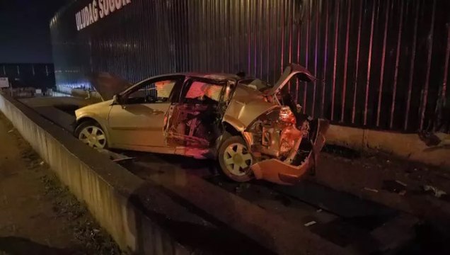 Bursa’da bıçaklı kavgaya karışan arkadaşı ile kaçarken kazada öldü, 2 kişi de yaralandı