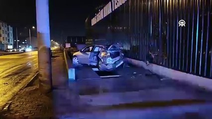 Bursa'da bıçaklı kavga sonrası kaçarken kaza yaptılar: 1 ölü, 1 yaralı