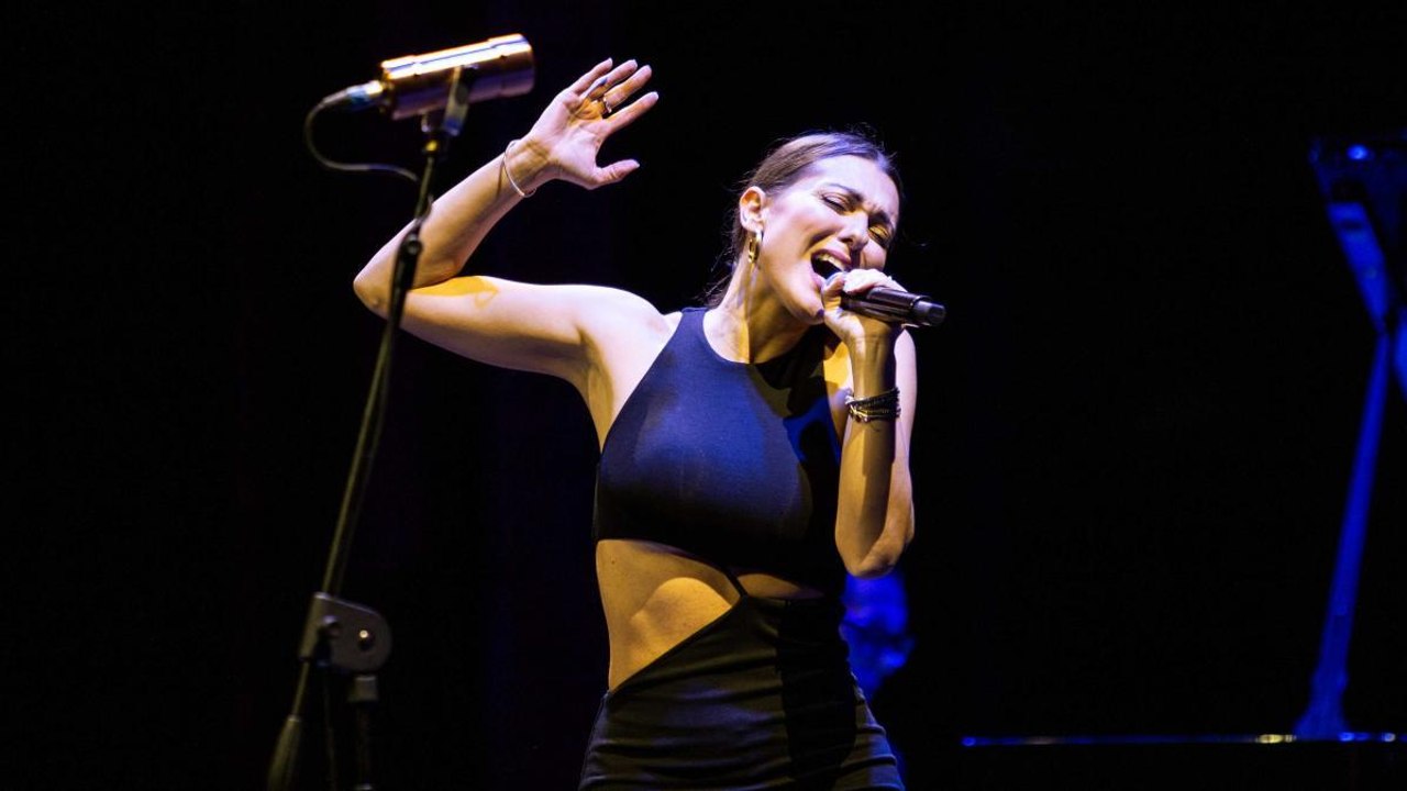 Simona Molinari, la cantautrice pop jazz ha incantato l'Auditorium con la sua voce potente e versatile