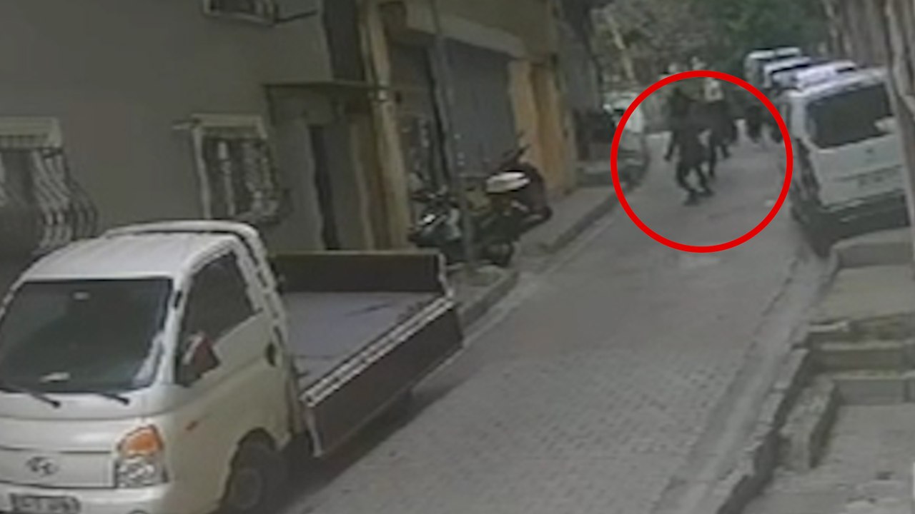 İstanbul'da kanlı pusu! 2 kardeşi silahla vurdu... Dehşet anları kamerada