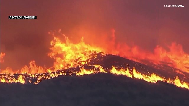 إخلاء جماعي في شمال لوس أنجلوس.. أكثر من 50 ألف شخص يهربون من حرائق الغابات