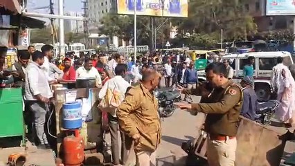 दुकान के विवाद में दो गुट भिड़े, एक दर्जन को लिया हिरासत में