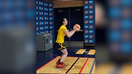 Catlink Clark se 'regala' 50 triples por su cumpleaños... ¡en 54 intentos!