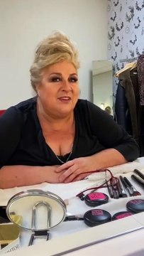 Marianne James annonce son tour quitter X qui ne correspond pas à ses valeurs : Laissons les se bouffer entre eux ces chiens galeux, ces hyènes ! Ils sont tellement décomplexés - Regardez