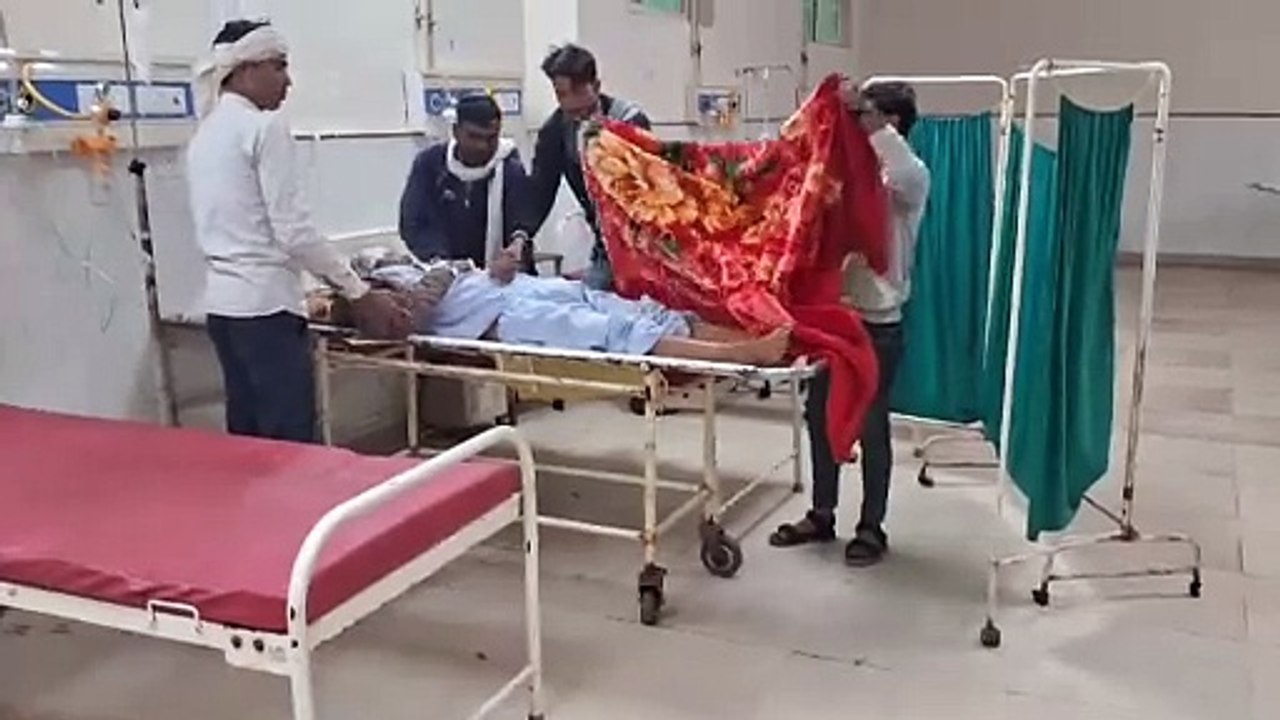 गांव में निर्माण कार्य के दौरान दीवार गिरने से बुजुर्ग की मौत