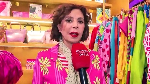 Carmen Lomana, abrumada por la polémica de Ágatha Ruiz de la Prada