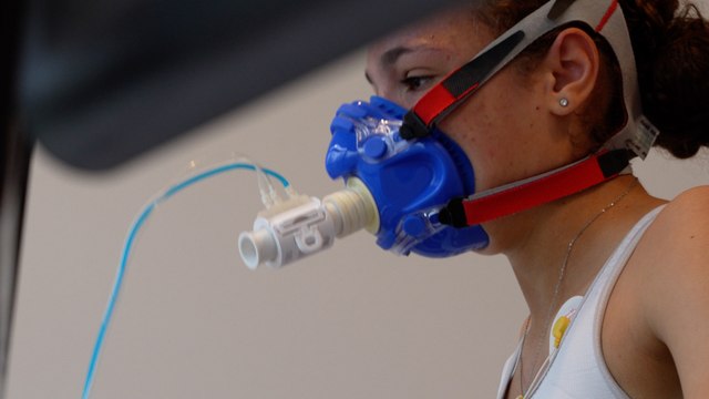 Progresser sans se blesser: les conseils athlétiques des Bleues U17 !