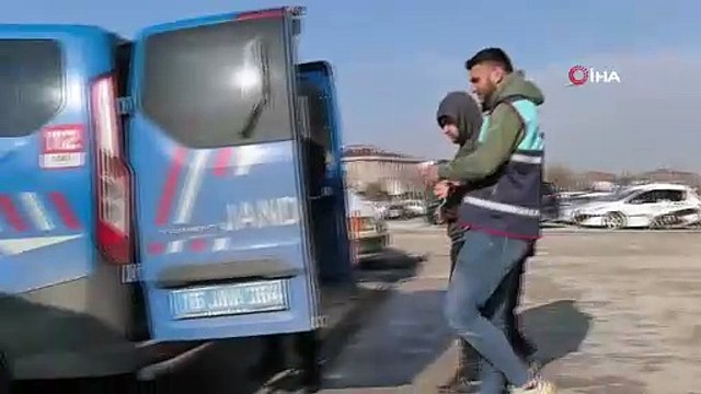 Arkadaşını bıçaklayan, kaçarken diğer arkadaşının ölümüne sebep olan zanlı adliyeye sevk edildi
