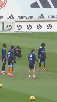 El vacile de Mbappé y Vinicius a Endrick en el entrenamiento