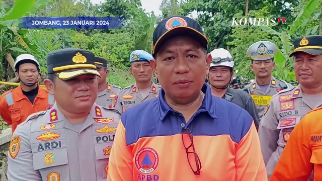 Longsor di Jombang Rumah-rumah Tertimbun Tanah, Petugas Terus Lakukan Pencarian Korban