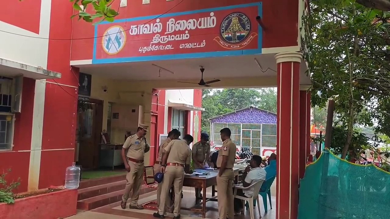 USED-----------ஜகபர் அலி கொல்லப்பட்ட வழக்கில் நான்கு பேர் கைது செய்யப்பட்ட நிலையில் தலைமறைவாக இருந்த கல்குவாரி உரிமையாளர் ராமையா நமுணசமுத்திரம் காவல் நிலையத்தில் சரண்