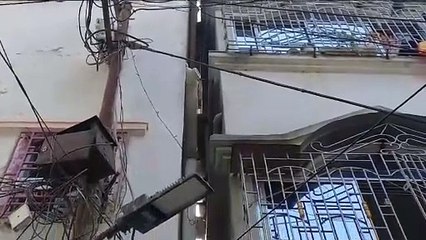 ট্যাংরা বাঘাযতীন আগরপাড়ার পর , বাগুইহাটি জগতপুরে পরপর দুটি বাড়ি হেলে পড়ার ঘটনা আতঙ্কিত স্থানীয় বাসিন্দারা।