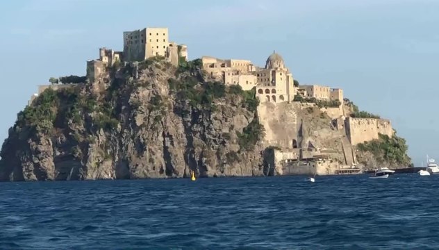 Ischia, albergo con stabilimento balneare incassava in nero : sequestri per oltre 640mila euro (23.01.25)