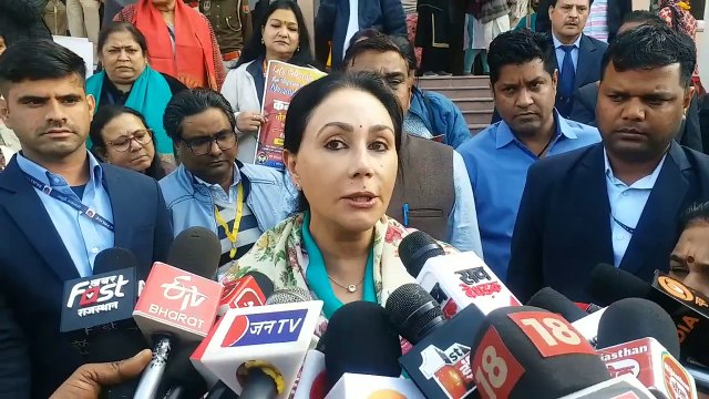 सड़क गड्ढों पर गरमाई सियासत ! कांग्रेस के आरोपों पर डिप्टी सीएम दीया कुमारी का पलटवार, कहा उनकी सरकार में बनी घटिया क्वालिटी सड़के, सवाल उनपे उठाते हैं 