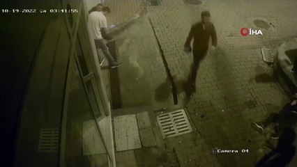 Sokak ortasında oğlu öldürülen anne feryat etti! “Daha oğlum genceciktir, gurbetteydi”