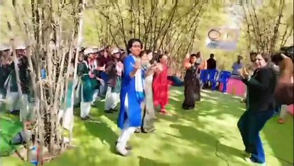 बच्चों को नाचते देख खुद को रोक नहीं पाई कलेक्टर मैडम, ऐसा किया डांस सब रह गए दम