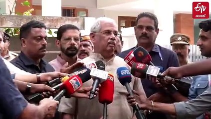 'കോളജ് പഠനകാലം മുതൽ കാണാനാഗ്രഹിച്ച വ്യക്തി'; വി എസിനെ സന്ദർശിച്ച് ഗവർണർ