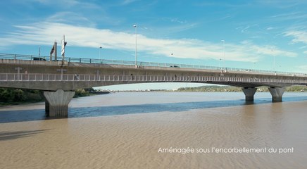 Passerelle accrochée au Pont François Mitterrand à Bordeaux