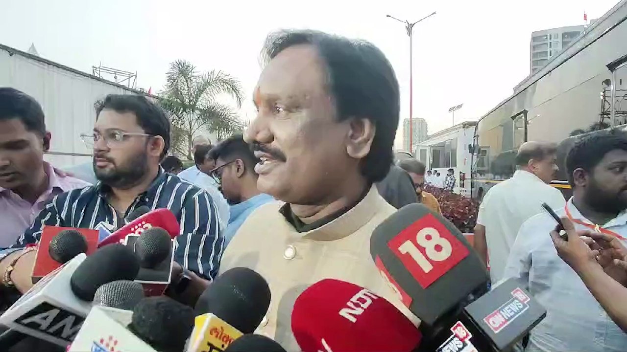 ठाकरेंच्या मेळाव्यासाठी लोकलने आले अंबादास दानवे, काय म्हणाले