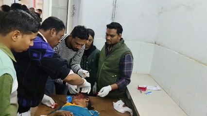महिलाओं से खचाखच भरा पिकअप लोडिंग वाहन पलटा ,9 महिलाएं हुई घायल,