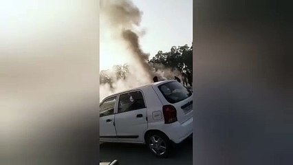 ਖੰਨਾ 'ਚ ਚੱਲਦੀ ਕਾਰ ਨੂੰ ਲੱਗੀ ਅੱਗ, ਪਰਿਵਾਰ ਸਮੇਤ ਜਾ ਰਿਹਾ ਸੀ ਮੁਹਾਲੀ ਦਾ ਵਕੀਲ, ਵਾਲ ਵਾਲ ਬਚੇ