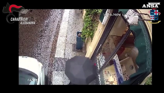 Alessandria, in monopattino investe un anziano e scappa: denunciato