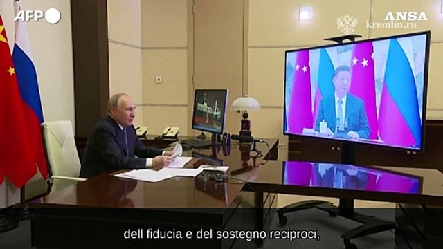 Il presidente della Cina Xi e l'omologo russo Putin parlano in videochiamata