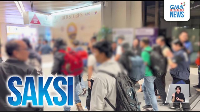 17 Pinoy crew ng barkong kinubkob ng Houthi sa Red Sea, dumating na sa Pilipinas | Saksi