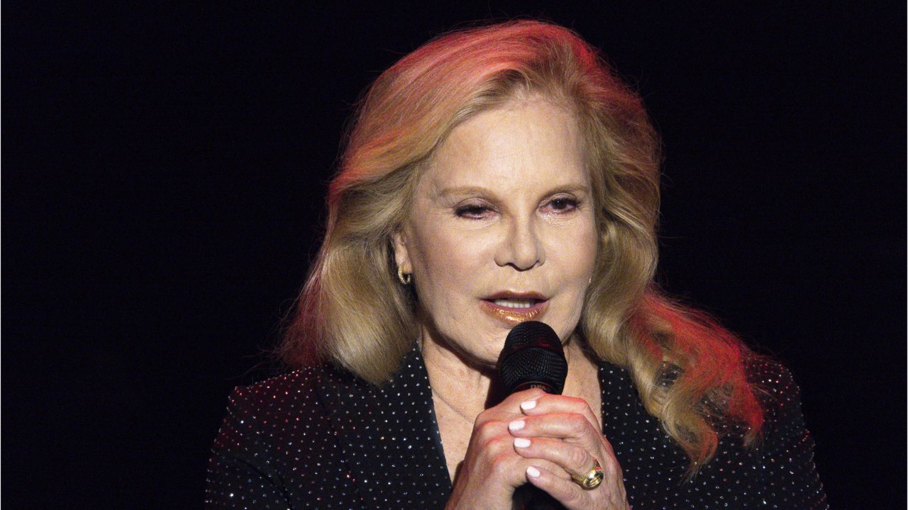 GALA VIDEO - Après ses adieux, Sylvie Vartan fait de sa famille sa priorité : “Je vais encore plus m’occuper de mes enfants”