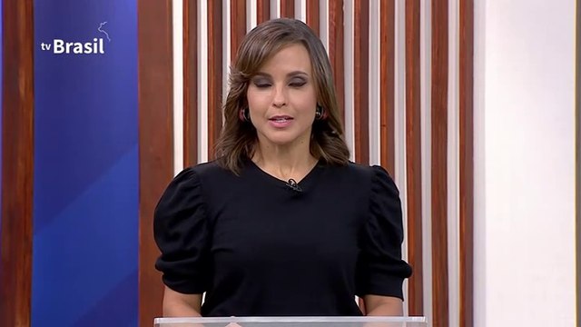 Les motocyclistes prennent le contre-pied pour fuir les coureurs au Brésil.