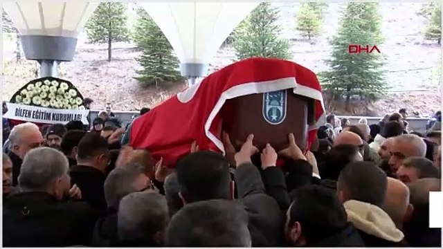 Yangından kurtulmalarına rağmen hayat kurtarmak için geri dönen iki arkadaş hayatını kaybetti