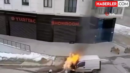 Van'da Seyir Halindeki Kamyonette Yangın!