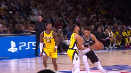 Wembanyama throws an alley-oop to himself