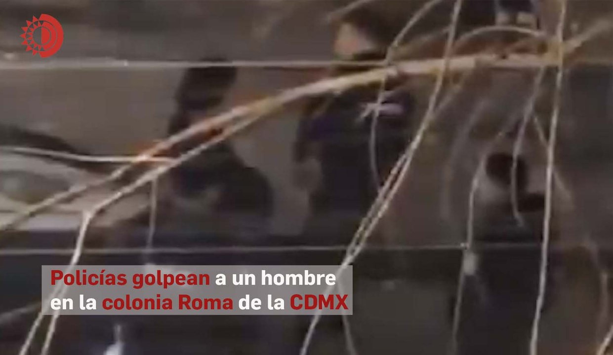 Policías capitalinos golpean a un hombre en la Roma