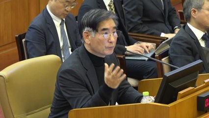 대통령, 변호인 말 듣다 '꾸벅'... 김용현 변호인은 날선 '신경전' [앵커리포트] / YTN