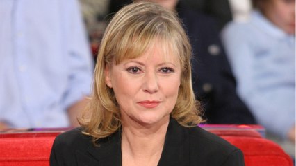 GALA VIDÉO - « Le pire, c’est que… » : Dorothée marquée par une attaque de Ségolène Royal, elle vide son sac !