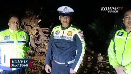 Tebing Setinggi Lima Belas Meter Longsor Di Jalur Puncak