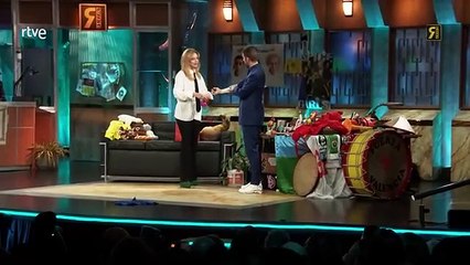 Mirela Balić tatúa a Broncano | #LaRevuelta 23.01.2025