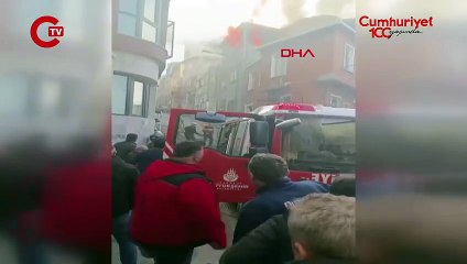 Beyoğlu'nda binada korkutan yangın!