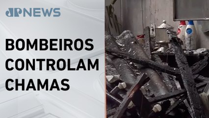 Incêndio atinge prédio comercial na Baixada do Glicério, Centro de São Paulo