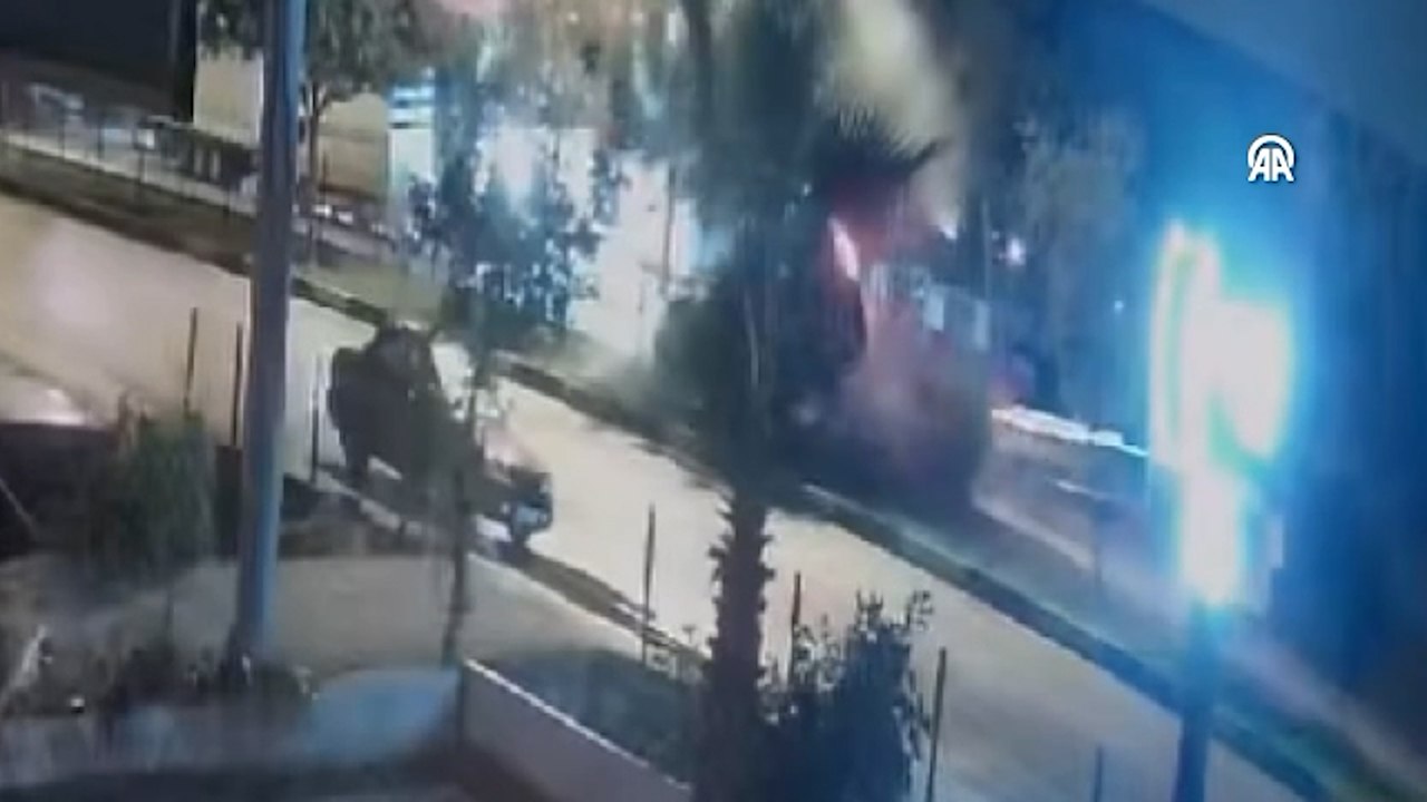 Ağaca çarpan otomobildeki 1 kişi öldü, 1 kişi yaralandı